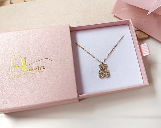 Collar elaborado en acero quirúrgico bañado en oro