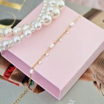 Pulsera perlada bañada en oro de 14 kilates