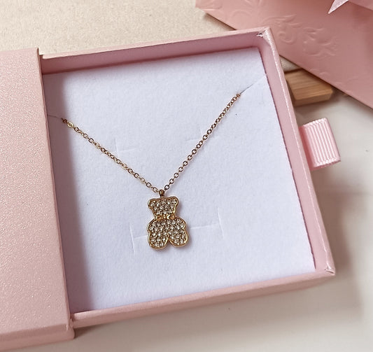 Collar elaborado en acero quirúrgico bañado en oro