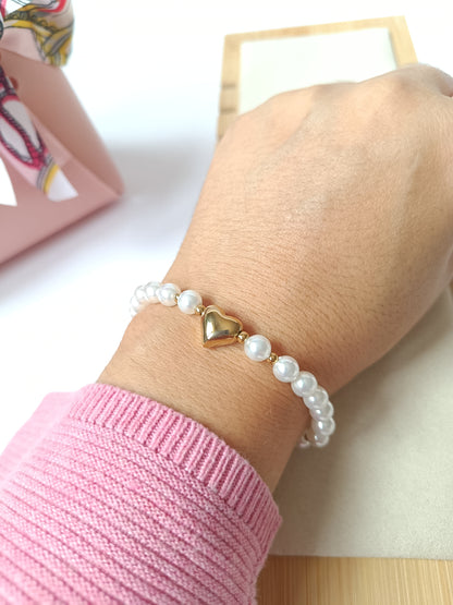 Pulsera perlada con charm de Corazón