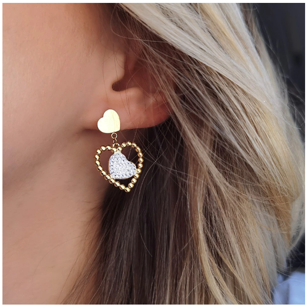 Pendientes Corazón Doble Dorado – Brillo y Romanticismo