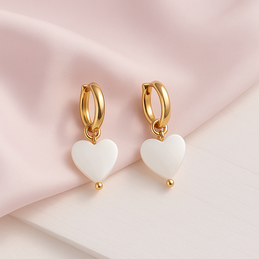 Pendientes Corazón Nácar & Aro Dorado · Elegancia Ohanna