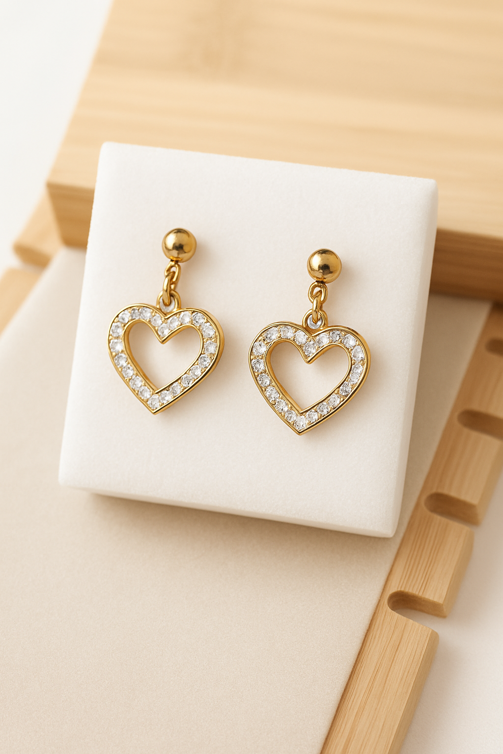 Pendientes Corazón Brillante · Elegancia y Dulzura