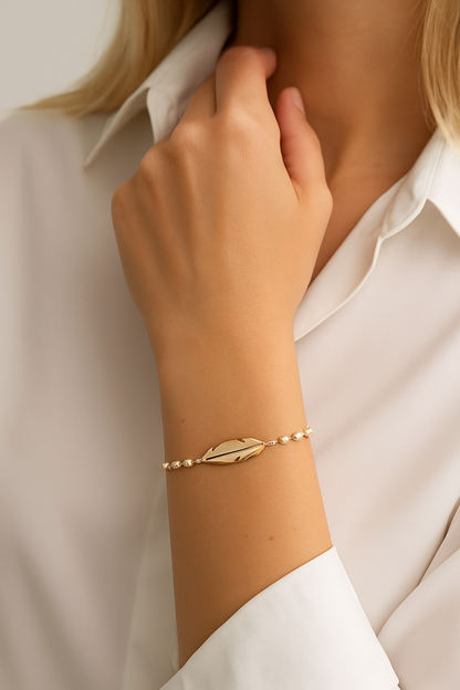 Pulsera Pluma Dorada con Perlas