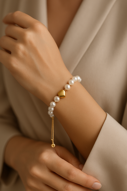 Pulsera de Perlas con Corazón Dorado
